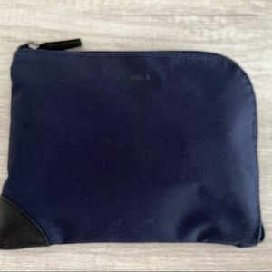 ✈️  American Airlines Shinola Amenity Kit